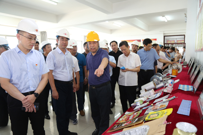 舞鋼市市委副書(shū)記、市長(zhǎng)朱志騫率隊(duì)到洛陽(yáng)萬(wàn)基鋁加工有限公司觀摩