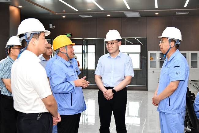 新安縣委書記、縣長王智一行到萬基控股集團調研