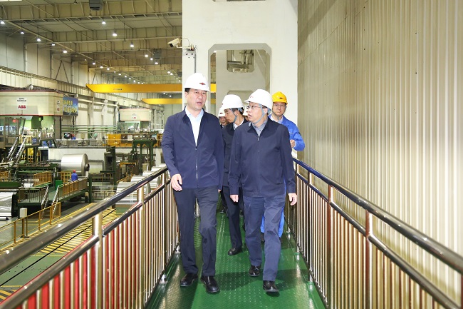 鞏義市委副書記、市長張東輝一行到萬基控股集團調研