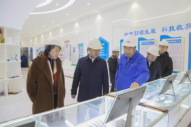 內(nèi)蒙古霍林郭勒市委副書(shū)記、市長(zhǎng)嵇海洋一行到萬(wàn)基控股集團(tuán)考察交流