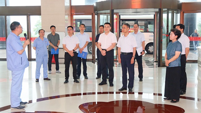 河南省總工會(huì)黨組書記、常務(wù)副主席李拴成一行到萬基控股集團(tuán)調(diào)研