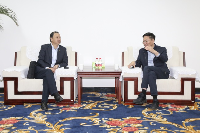 中國(guó)銀行洛陽分行行長(zhǎng)楊東陽一行到萬基控股集團(tuán)調(diào)研