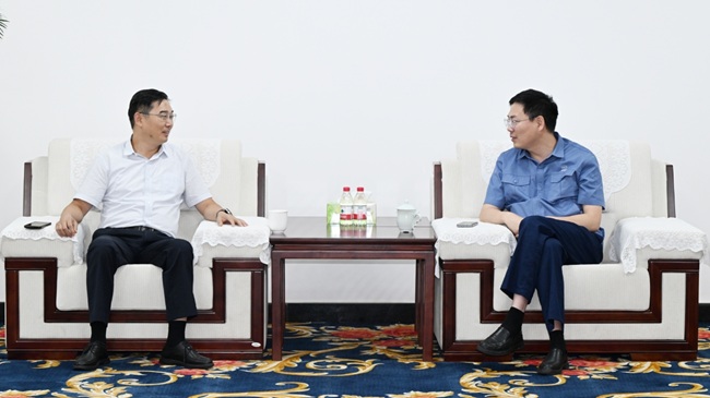 建設(shè)銀行洛陽分行行長(zhǎng)張顏君一行到萬基控股集團(tuán)調(diào)研